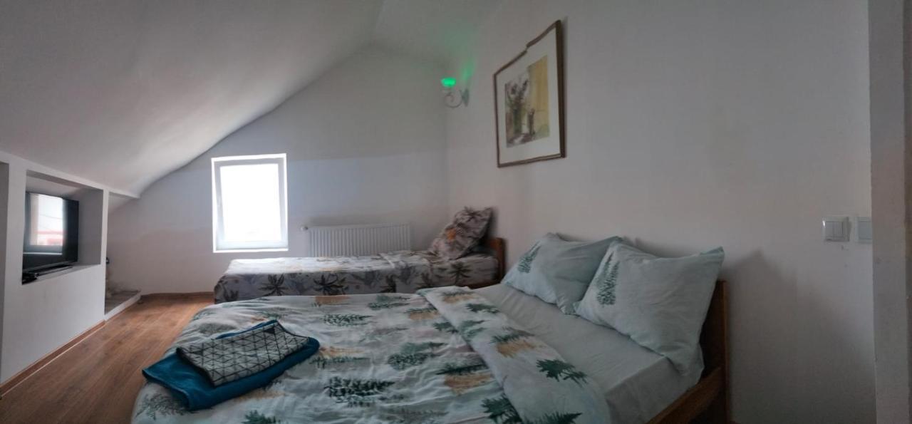 Doi Iepuri Apartment Azuga Luaran gambar